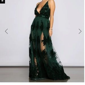 MORGAN FORMAL FLOCKED VELVET DRESS 

Green Size Small. Windsor long formal dress